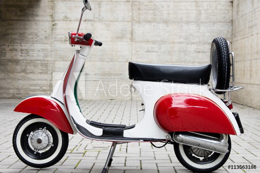 Picture of Davanti alla vespa